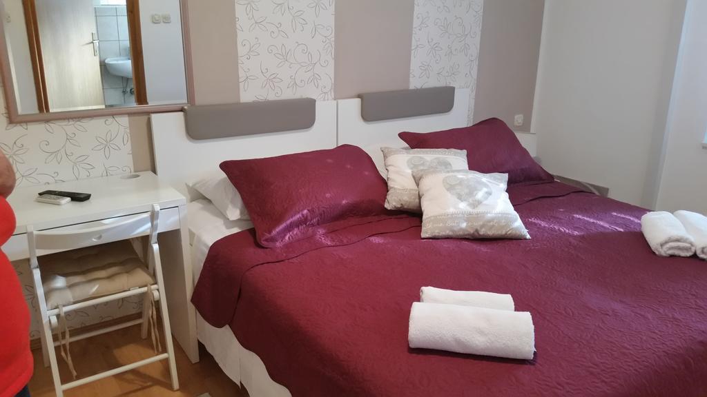 סקארדין Guest Accomodation Zura מראה חיצוני תמונה