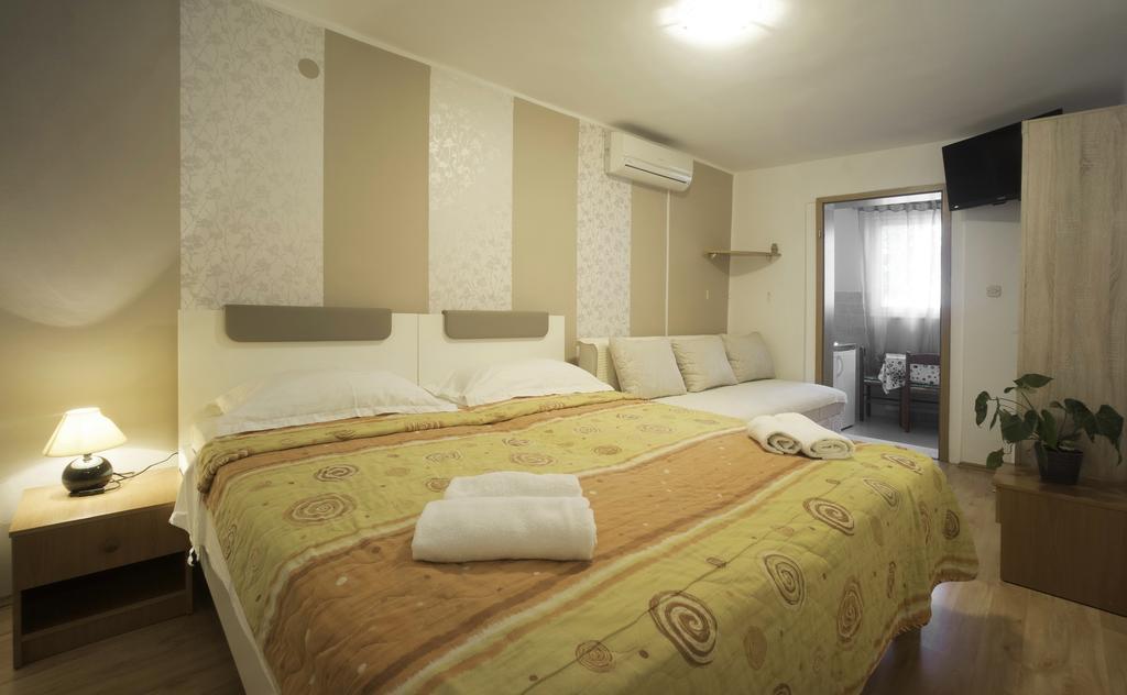 סקארדין Guest Accomodation Zura מראה חיצוני תמונה