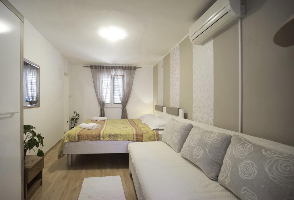 סקארדין Guest Accomodation Zura מראה חיצוני תמונה